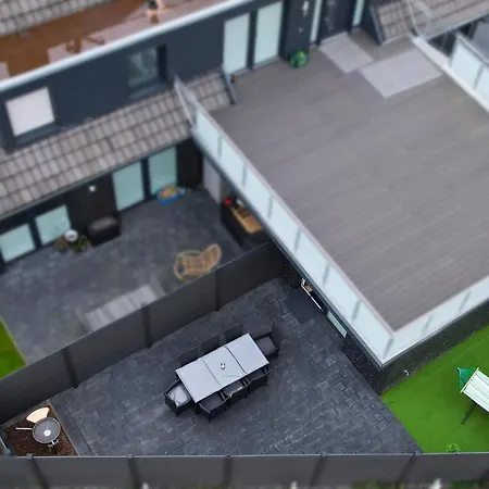 Harener Hafentraum- 90qm Mit 40qmterrasse-kostenloses Parken- Naehe Schloss Dankern * הארן
